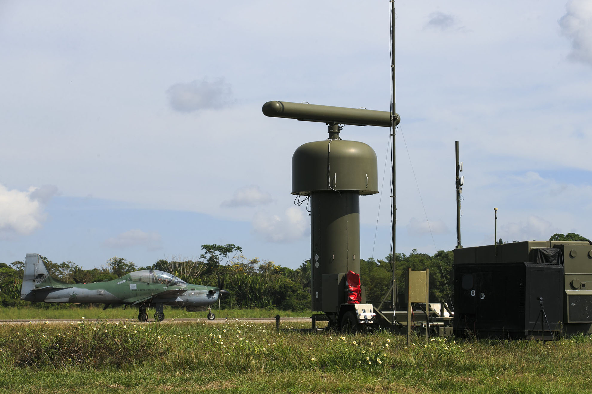 DECEA instala radar transportável em apoio à CRUZEX