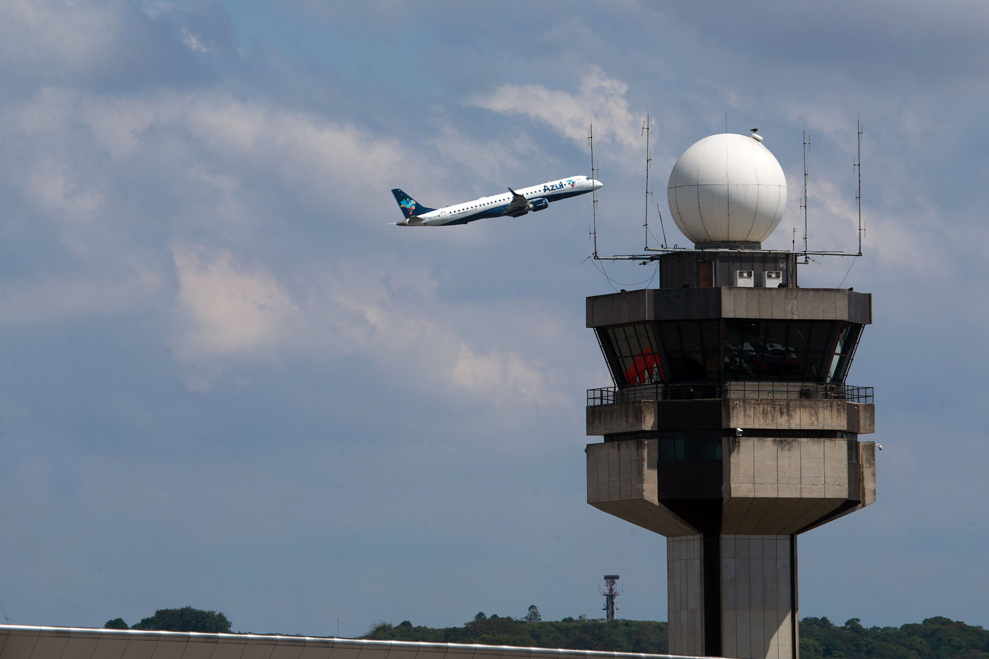 Novo procedimento de decolagens paralelas dependentes no Aeroporto de Guarulhos registra recorde de movimentos aéreos