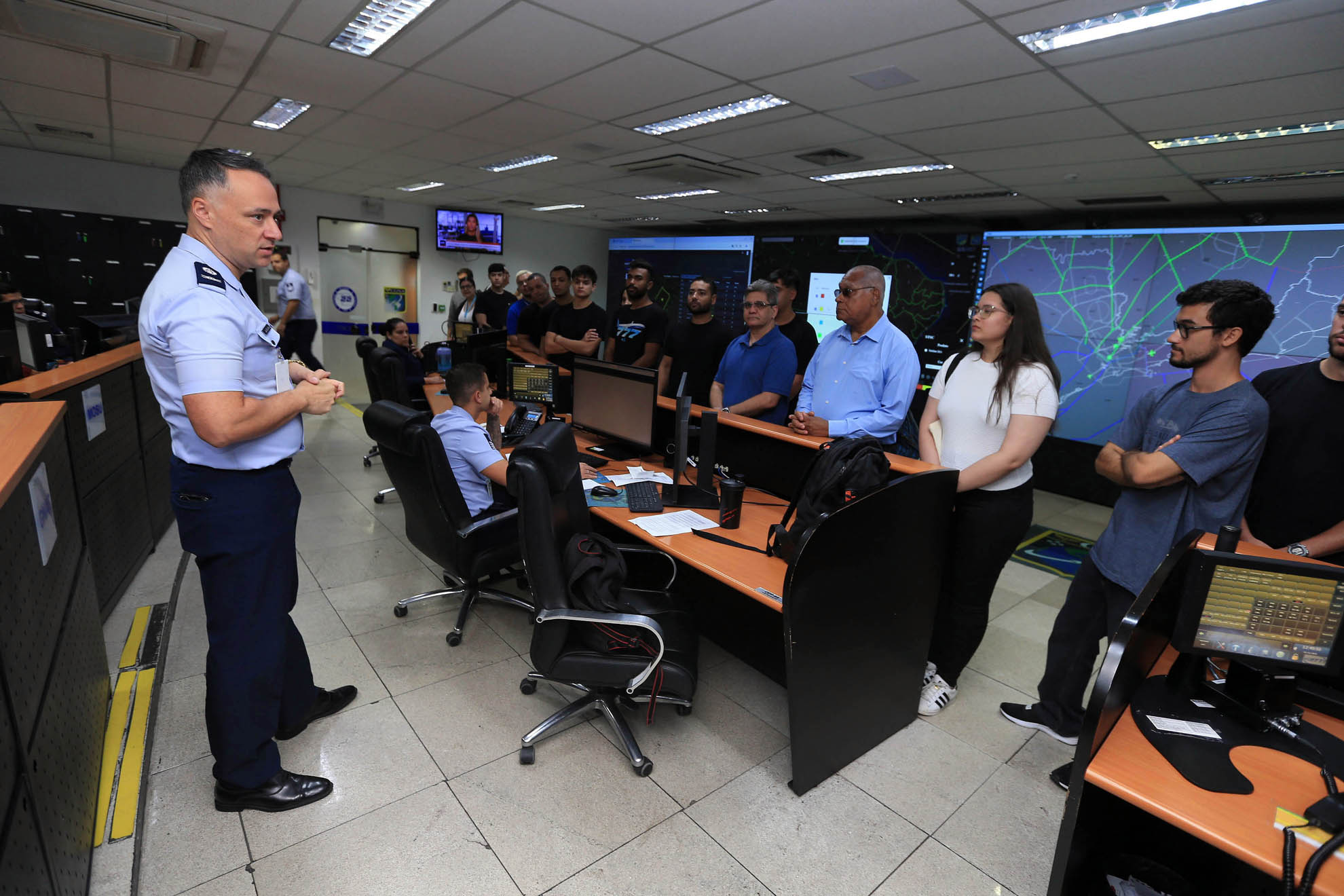 CGNA recebe alunos de Ciências Aeronáuticas da UNESA