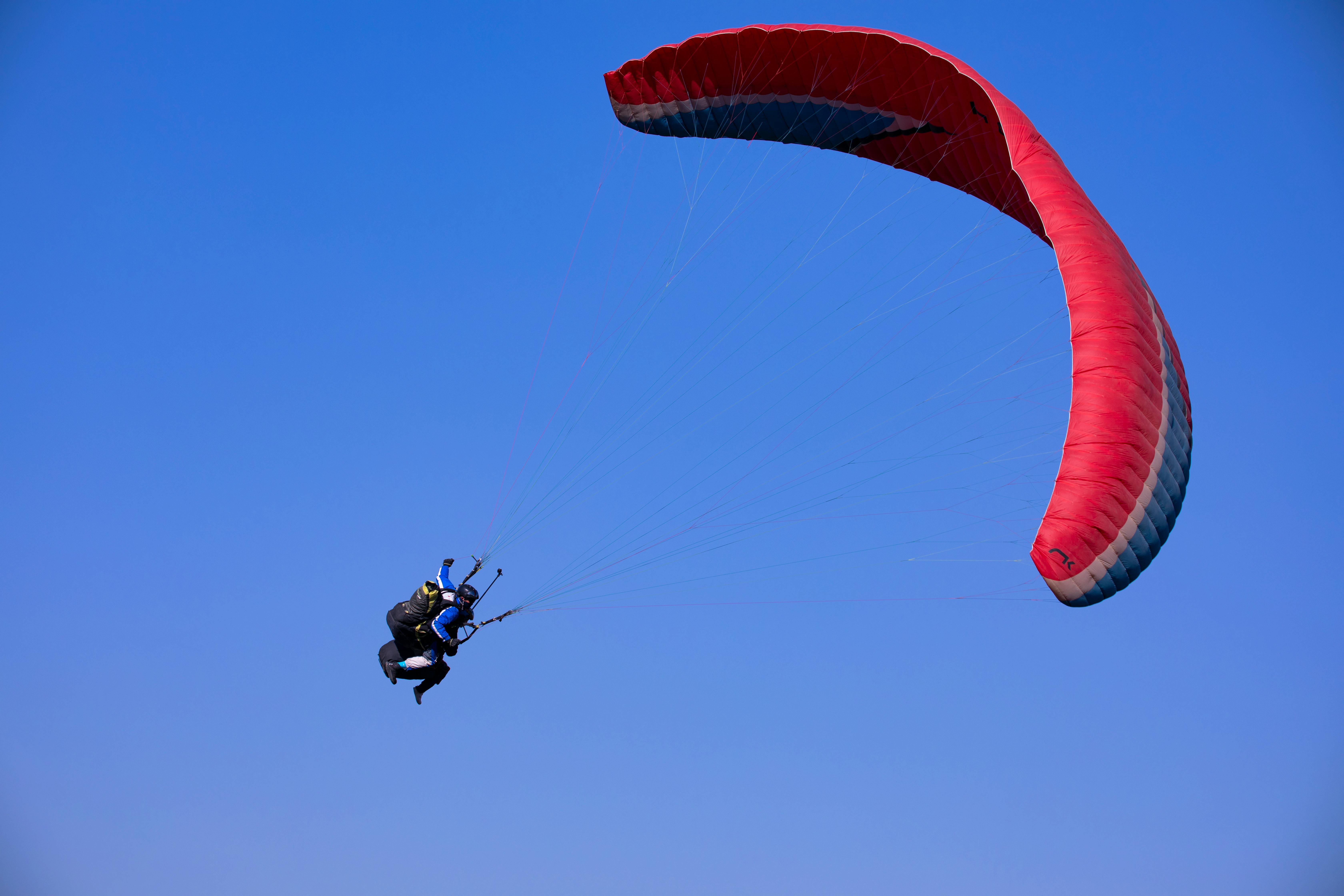 Perigo nos Céus: Por que Não Voar de Parapente Perto de Aeroportos?